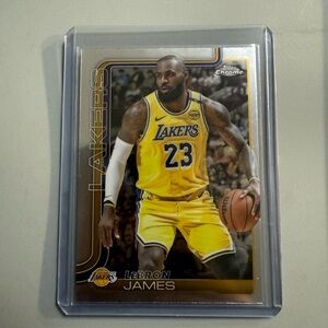 🔥LeBron James Chrome 2025-26 Topps Chrome #127